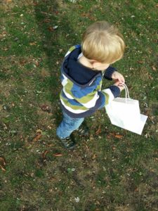 fall crafts with kids | hunting for autumn leaves