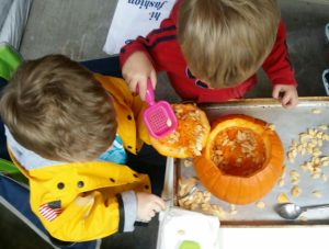 fall crafts with kids | carving a pumpkin
